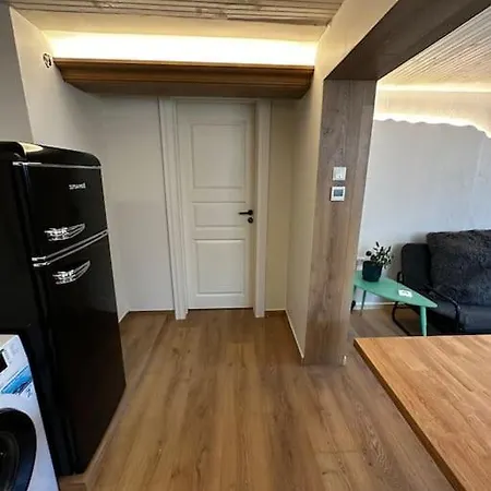 아파트 Contemporary + Free Parking