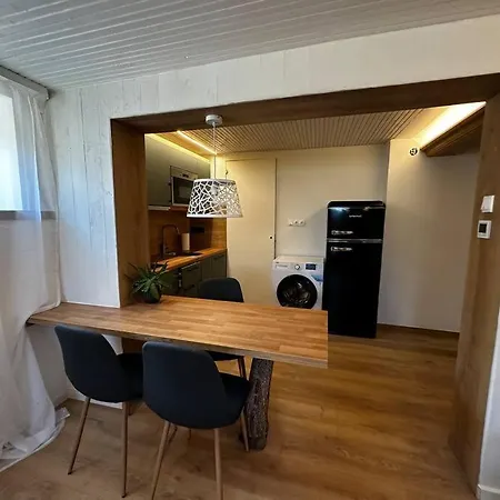 Contemporary + Free Parking