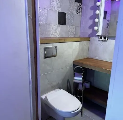 Contemporary + Free Parking *